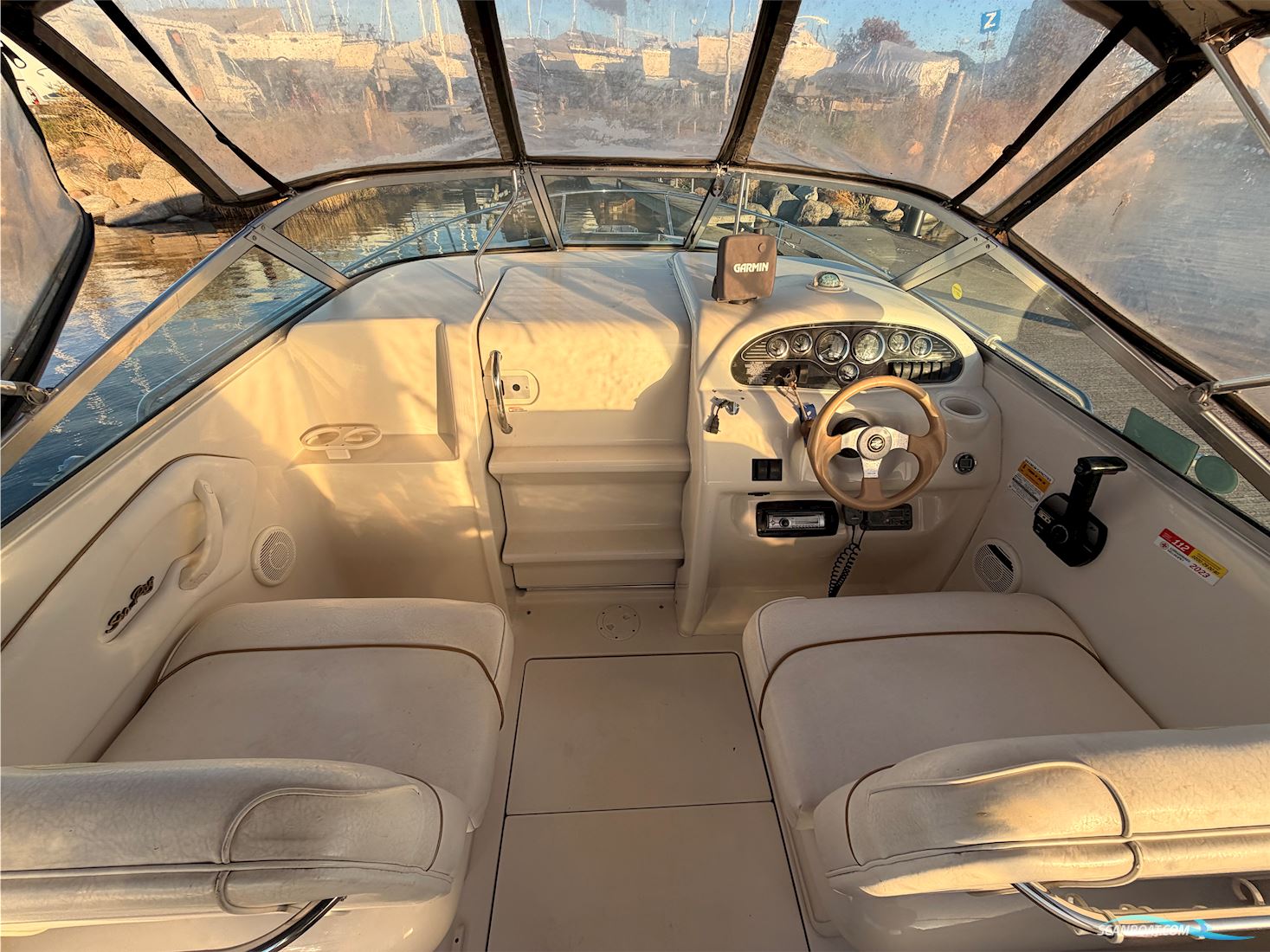 Searay 215 Express Cruiser