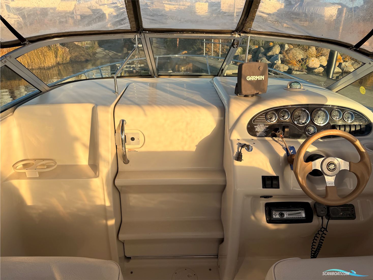 Searay 215 Express Cruiser