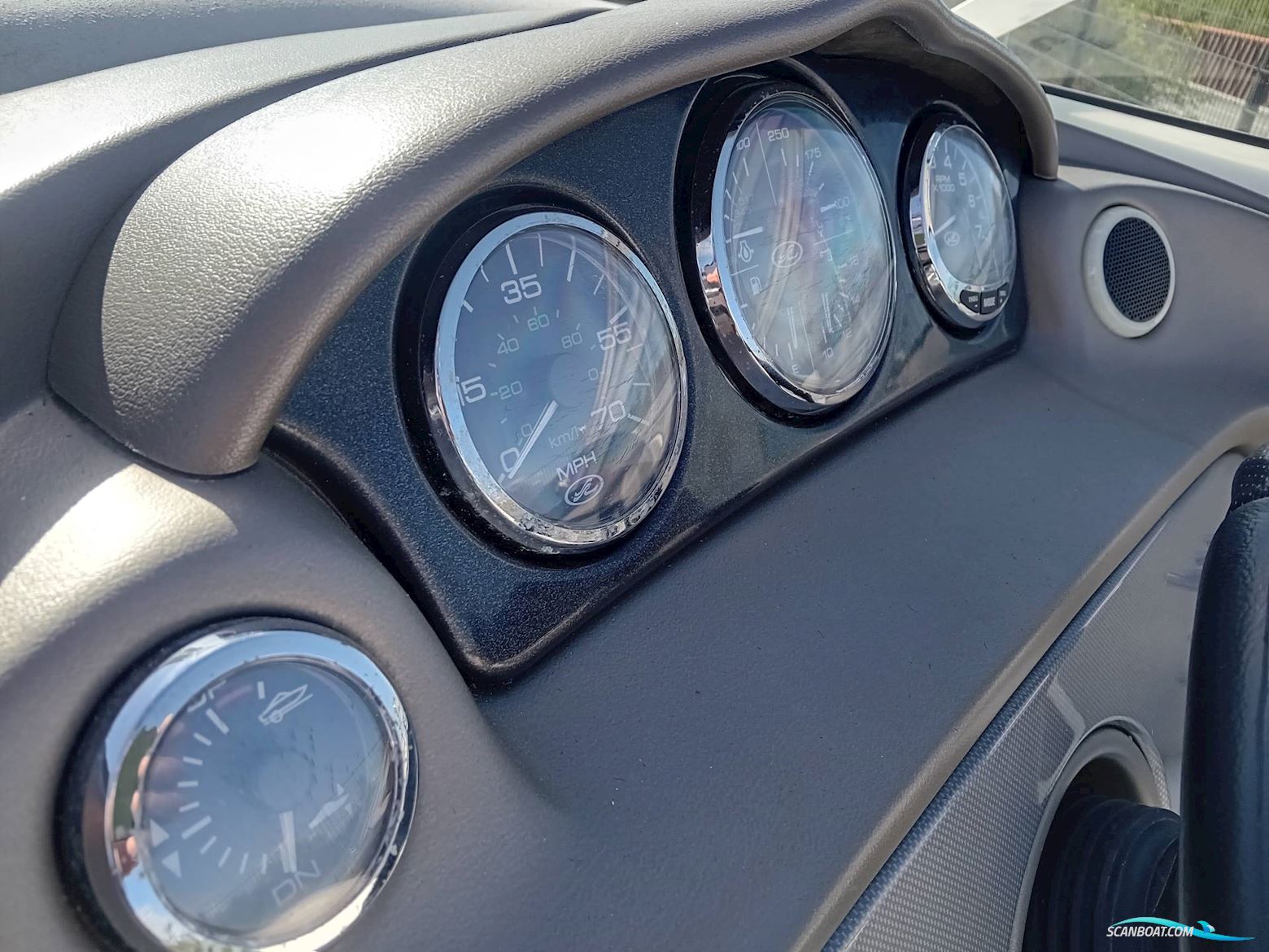 Searay 220 Sunsport m/ Mercruiser 4.3