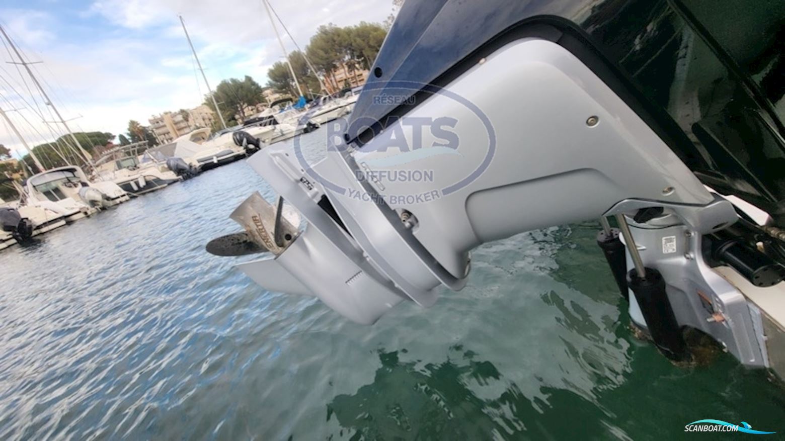 Seaswirl Striper 2600 OB