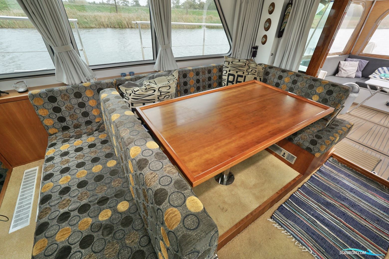 Serious Yachts Gently Low Bridge 14.50 Sedan