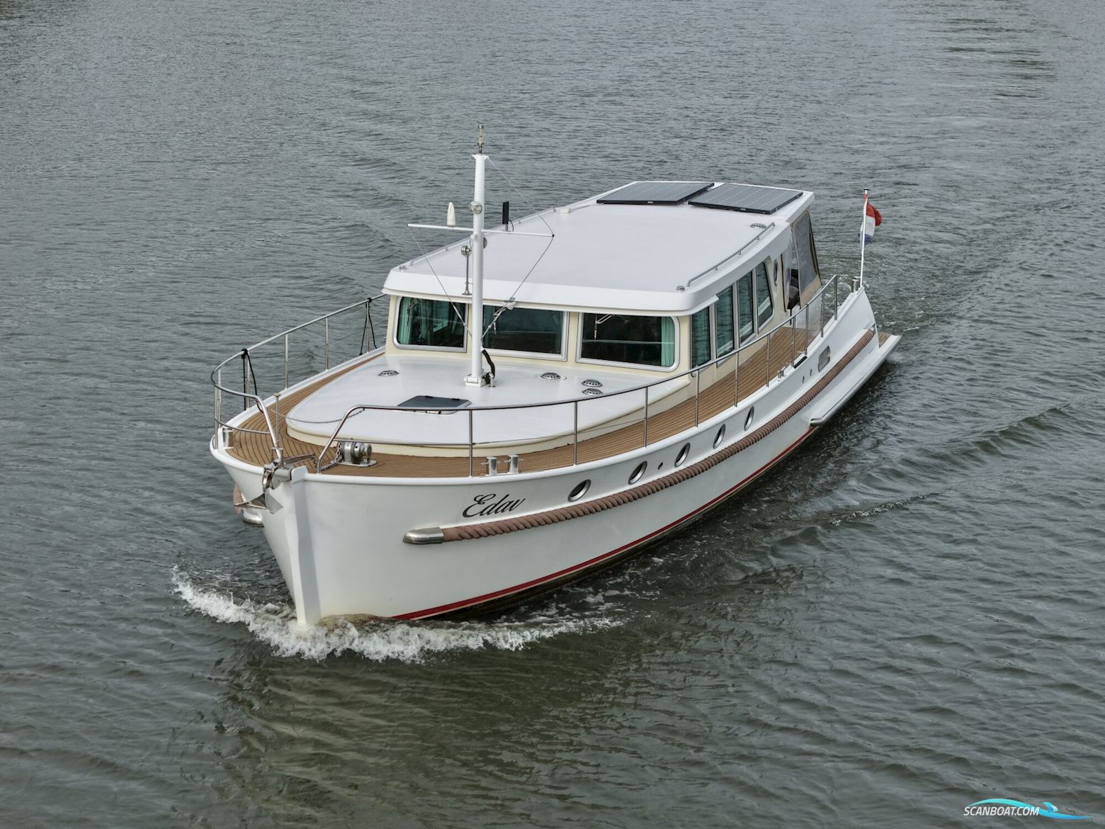 Serious Yachts Gently Low Bridge 45 Sedan