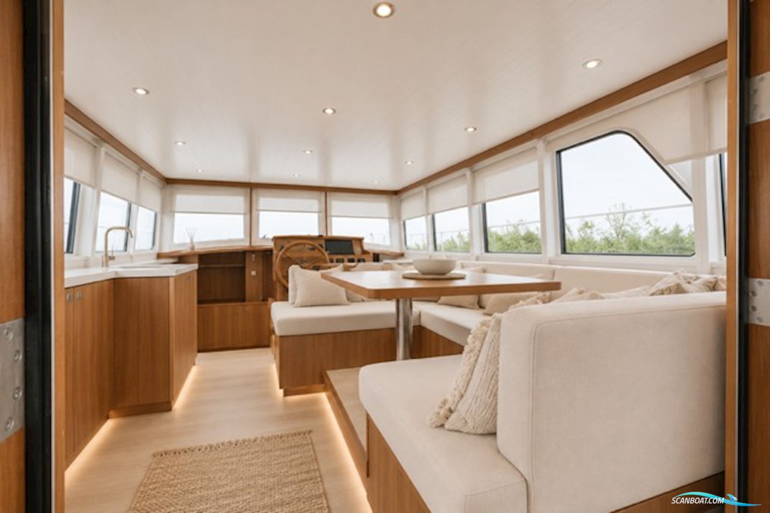 Serious Yachts Gently Low Bridge 45 Sedan