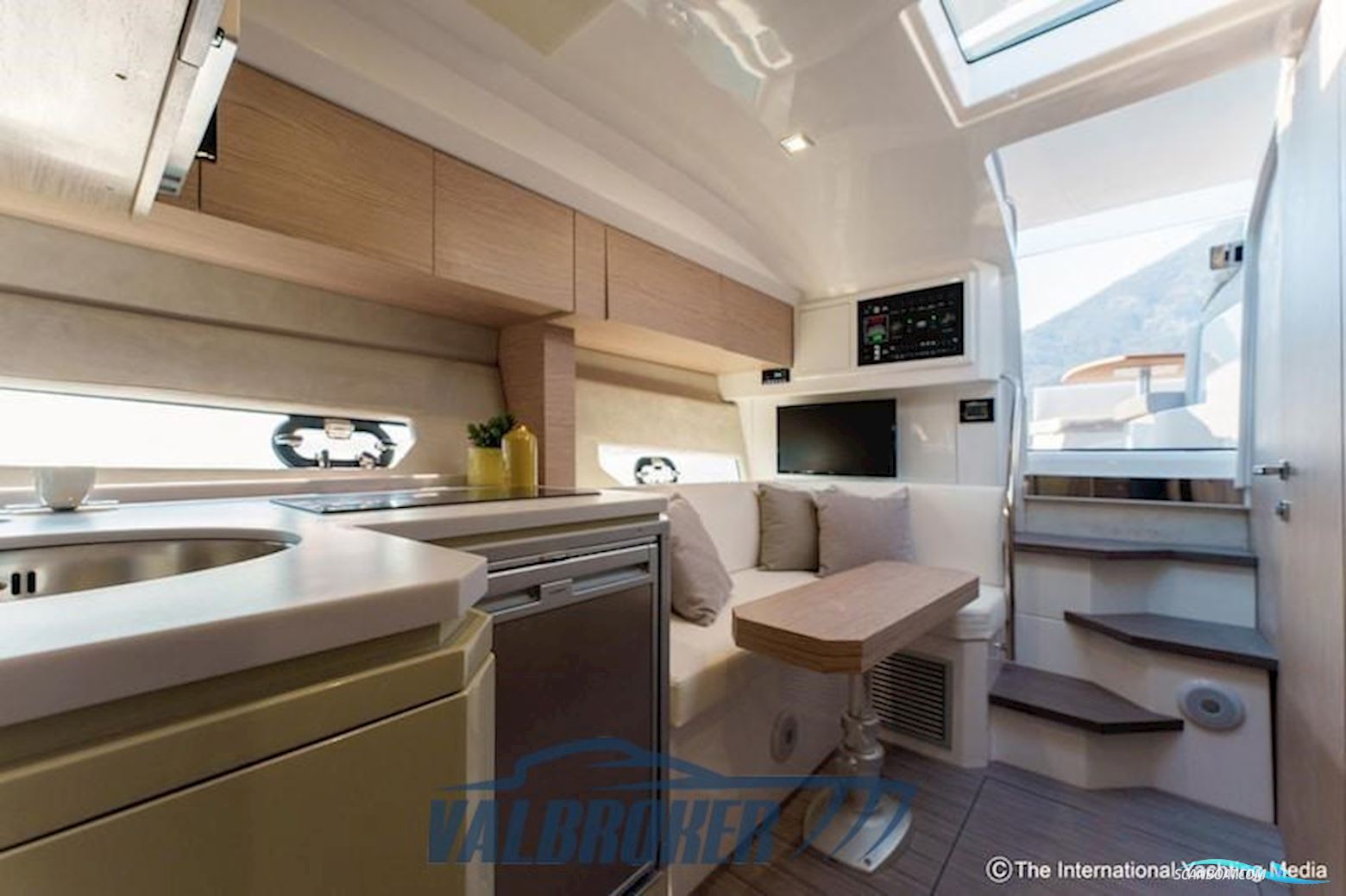 Sessa Marine C3X - Hard Top