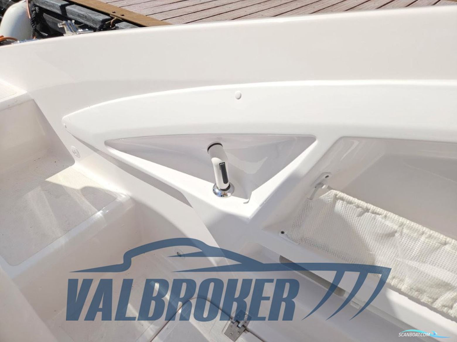 Sessa Marine Key Largo 24
