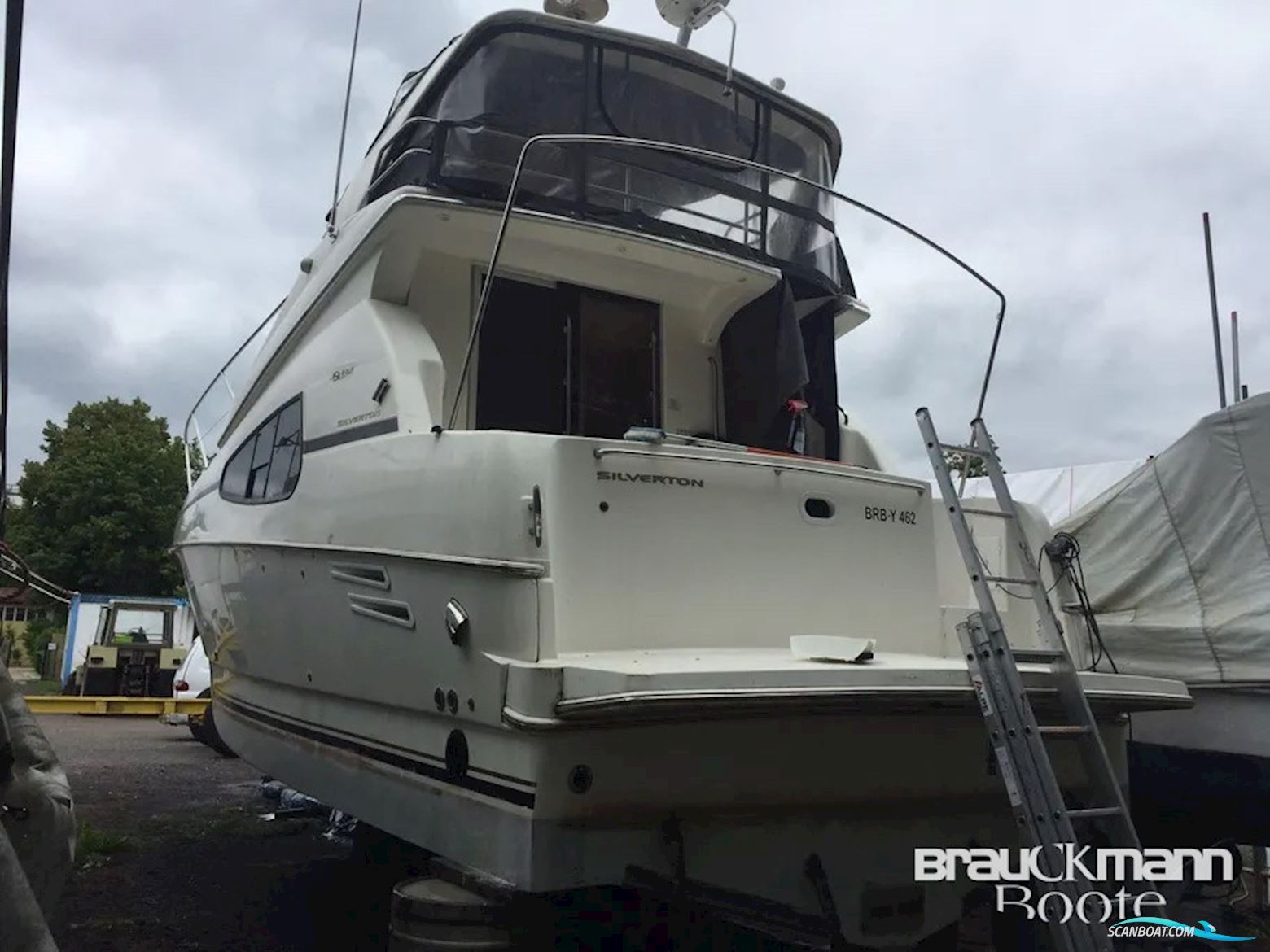 Silverton Marine 330 Sport Bridge