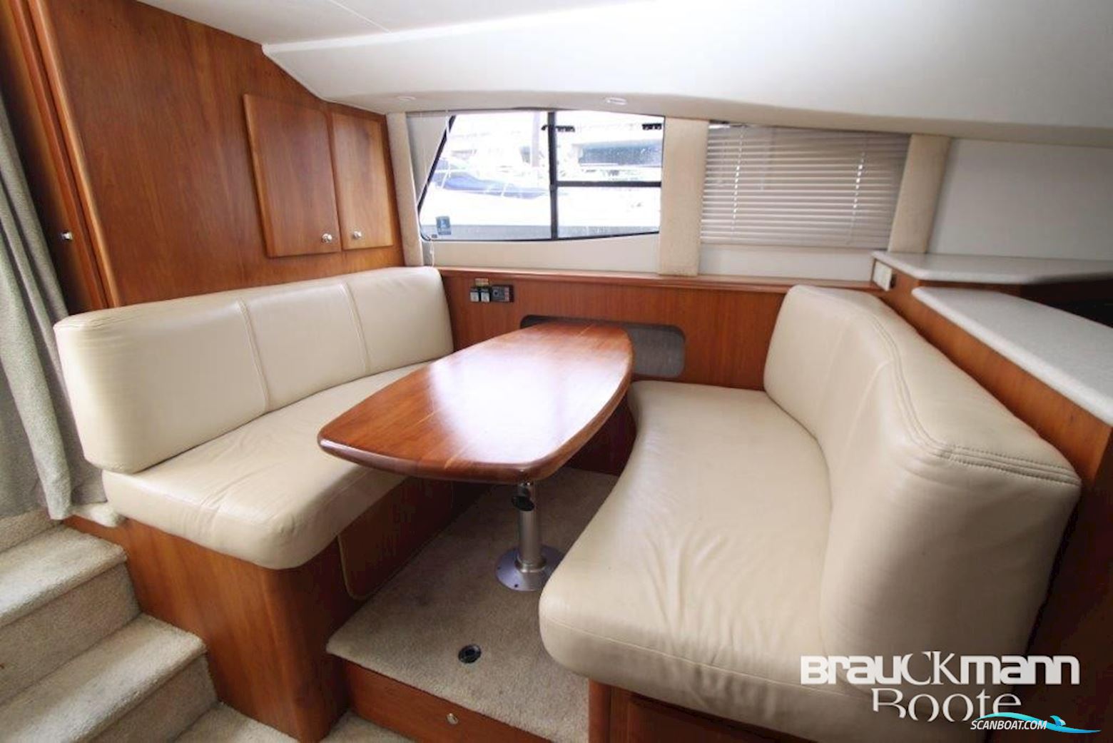 Silverton Marine 330 Sport Bridge