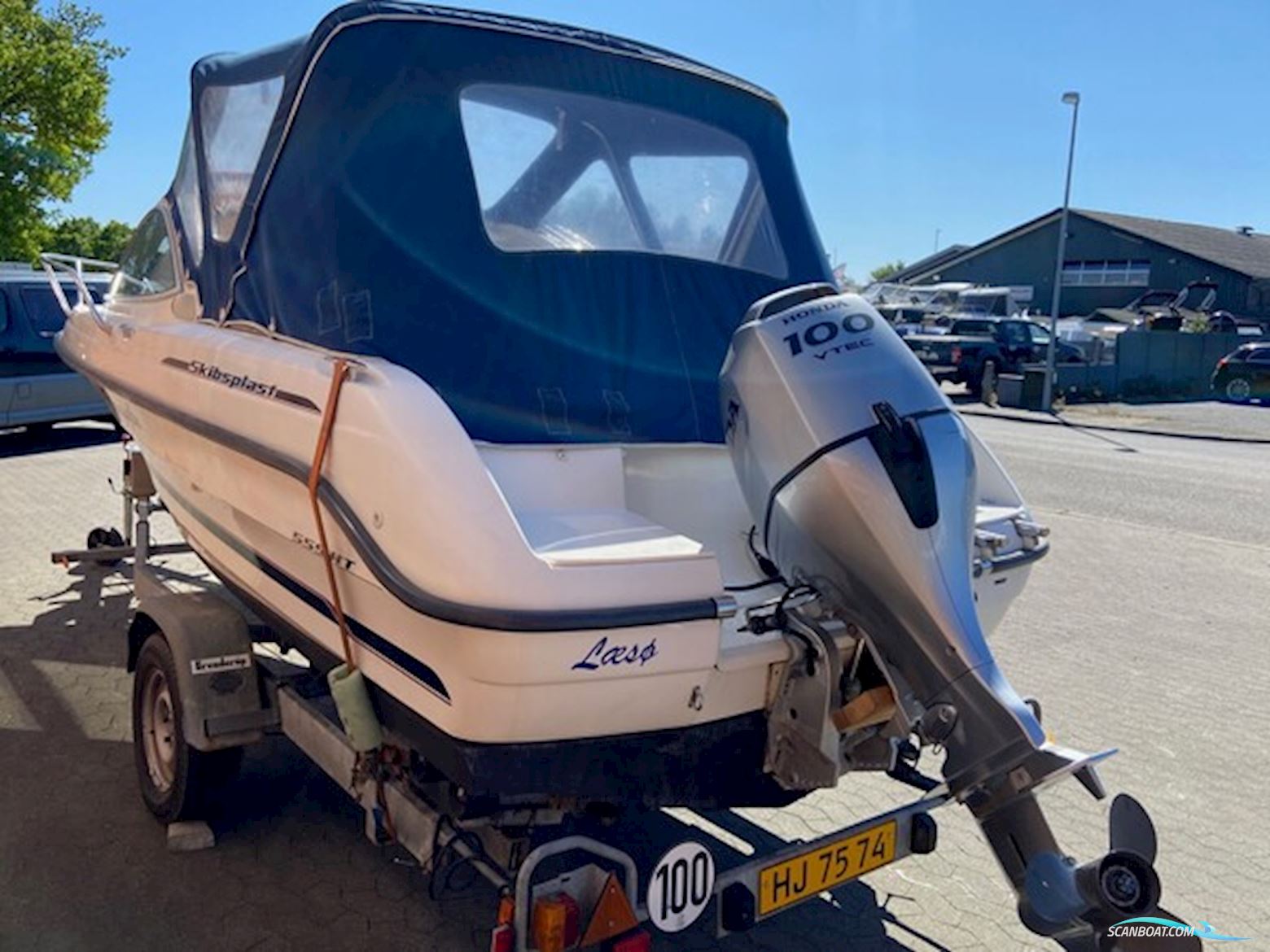 Skibsplast 555 HT m/Honda F100 hk og Brenderup trailer