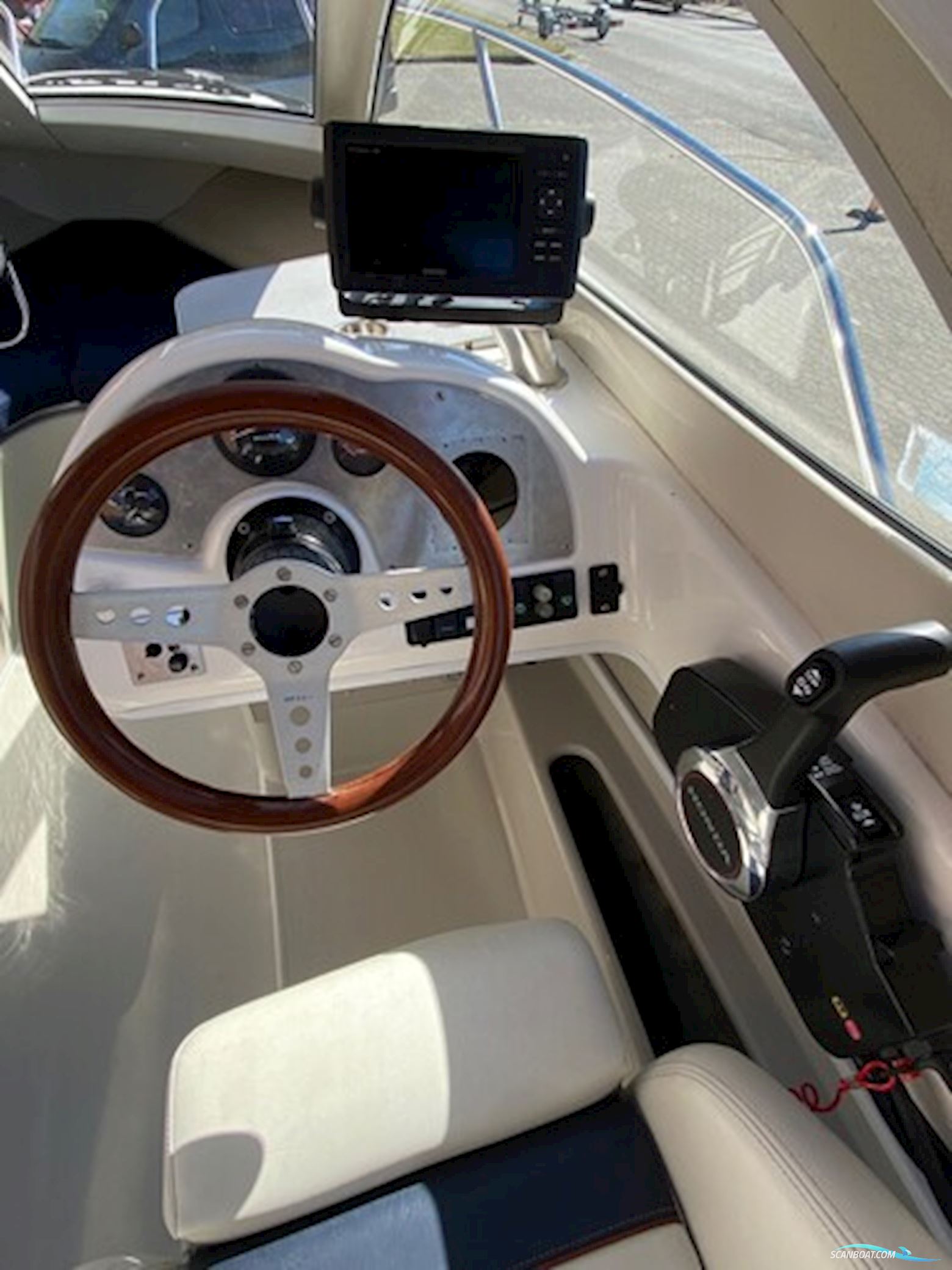 Skibsplast 555 HT m/Honda F100 hk og Brenderup trailer