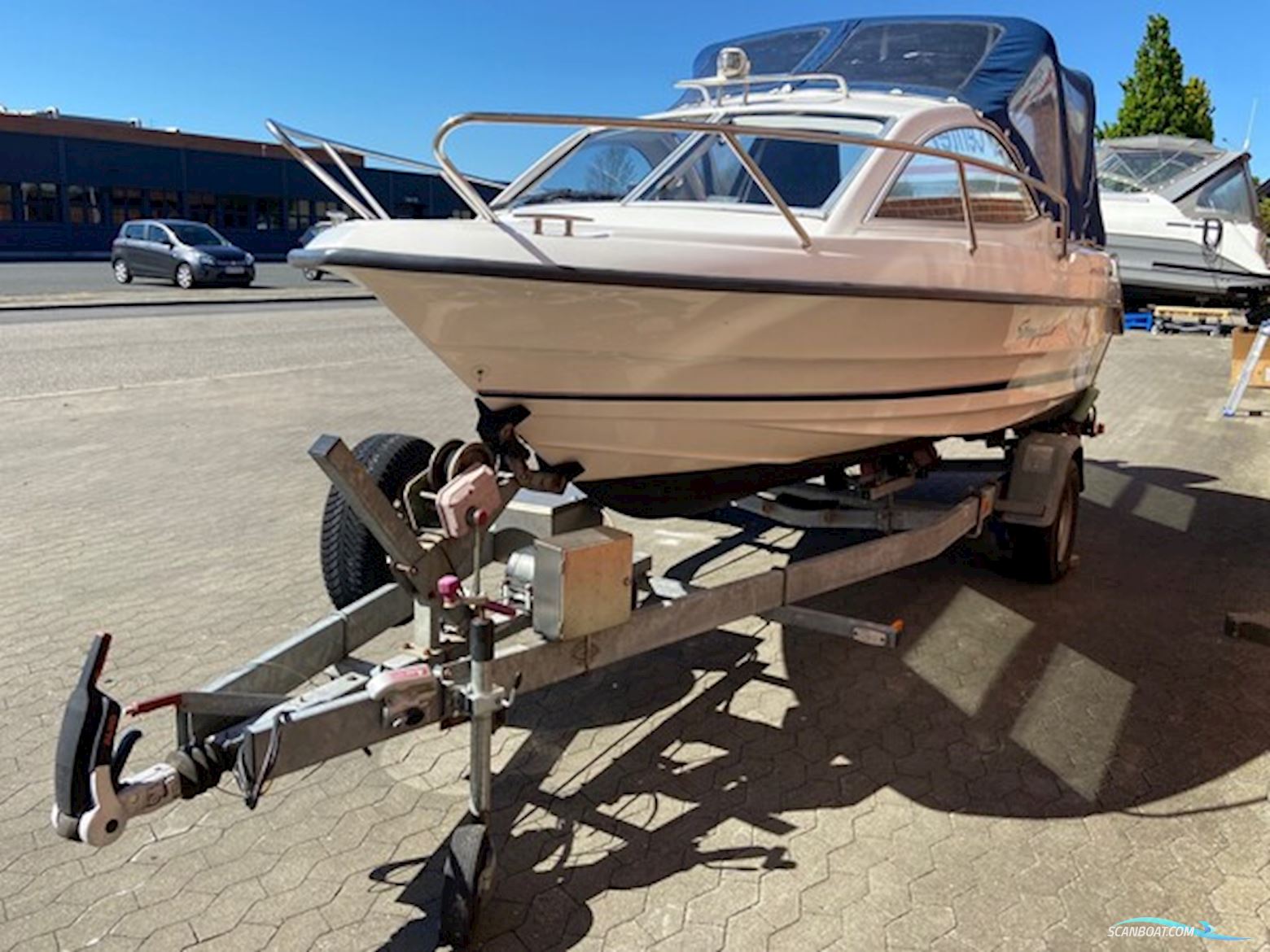 Skibsplast 555 HT m/Honda F100 hk og Brenderup trailer