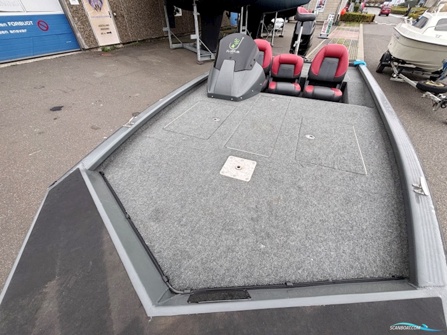 Smartliner 490 Bass Boat