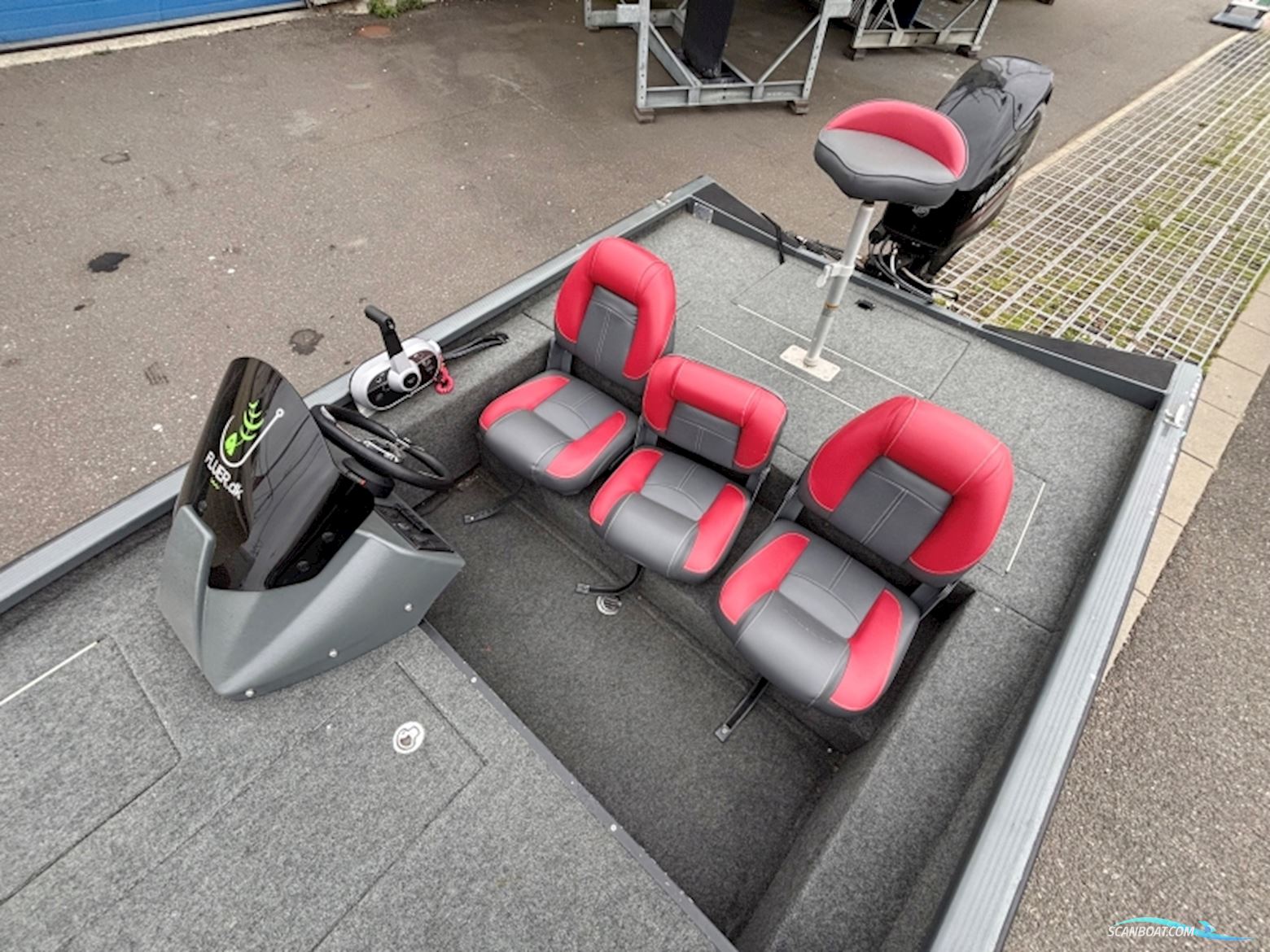 Smartliner 490 Bass Boat