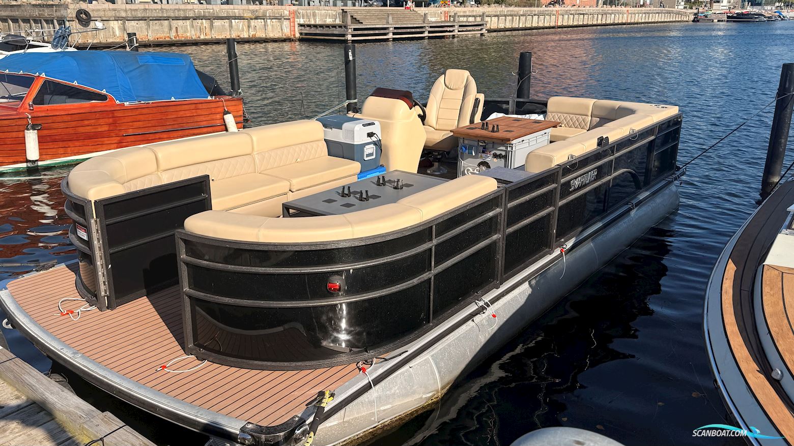 Smartliner ponton partybåd sofa Motorboat 2023, with Torqeedo engine, Denmark