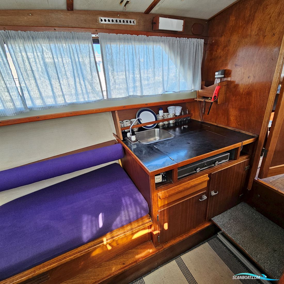 SOLGT - Coronet De Luxe 24 Cabin, Special Kun nu i April Nyere Mercury Motor