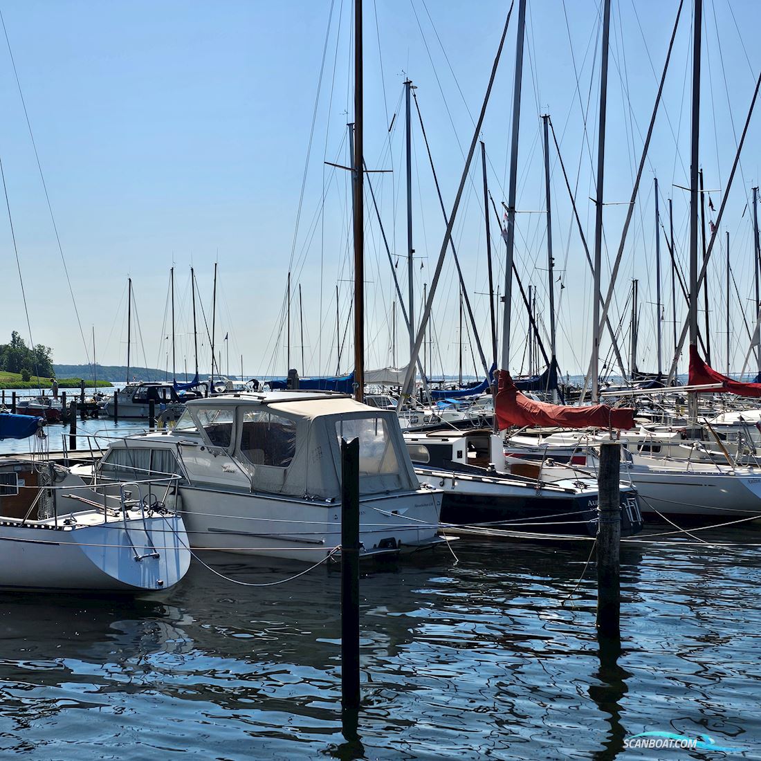 SOLGT - Coronet De Luxe 24 Cabin, Special Kun nu i April Nyere Mercury Motor