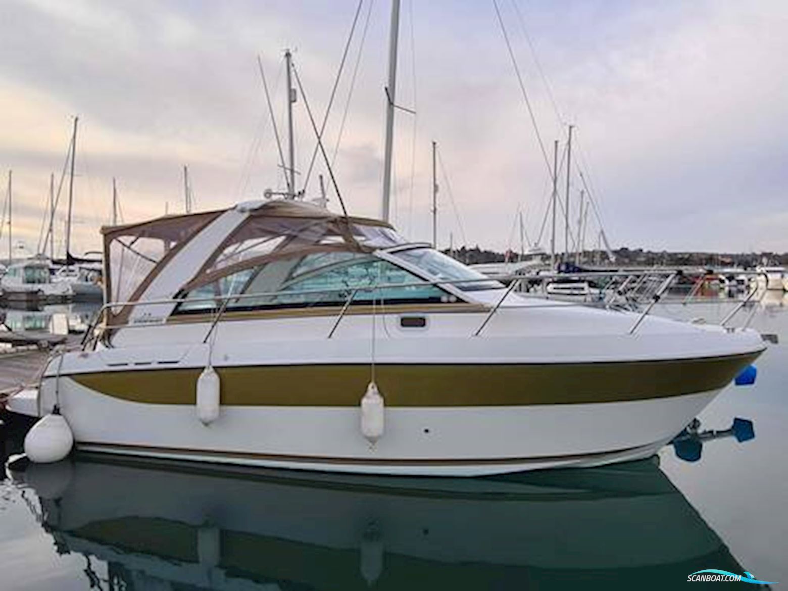 Starfisher Cancun 260 Motorboat 2012, with Mercruiser  5.0 Mpi engine, United Kingdom