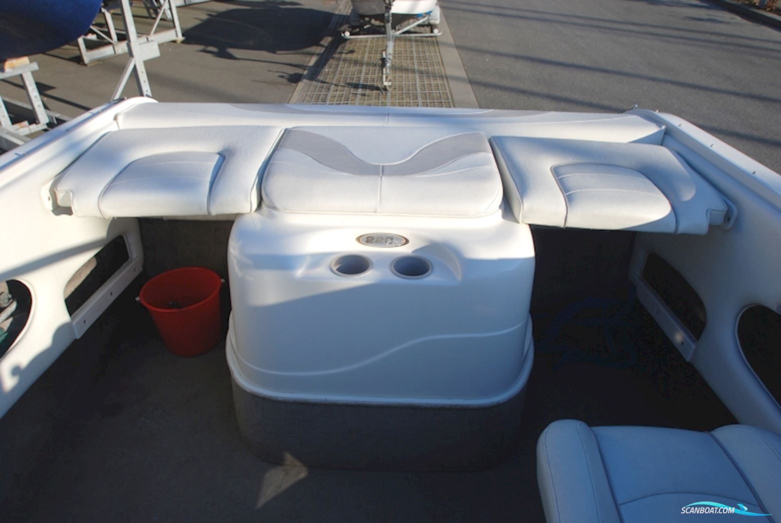 Stingray 220 CS Daycruiser