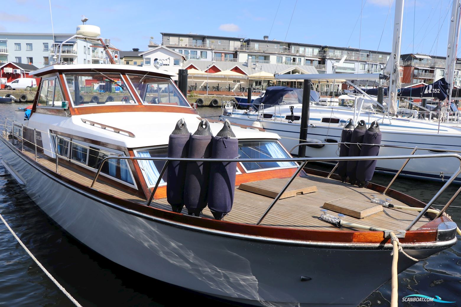 Storebro Royal Cruiser 34 Motorboat 1975, with Perkins engine, Sweden