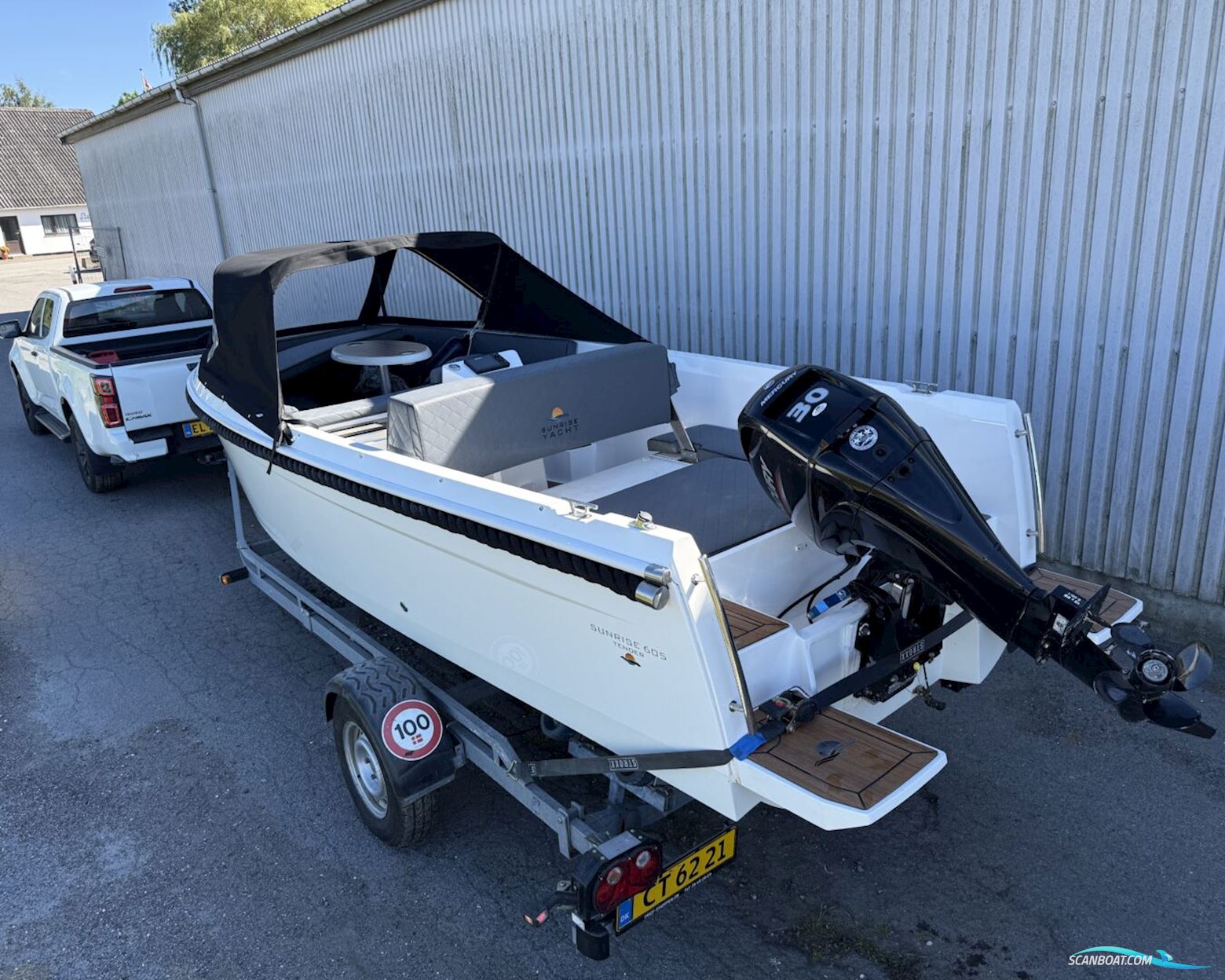 Sunrise 605 Tender