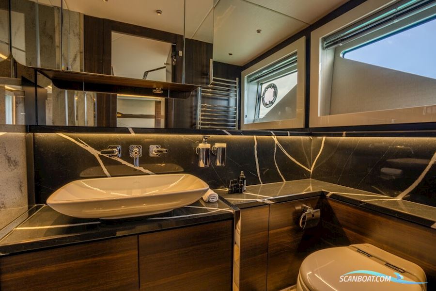 Sunseeker 65 Sport Yacht