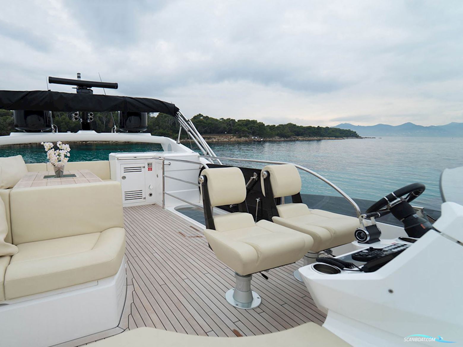 Sunseeker 68 Sport Yacht
