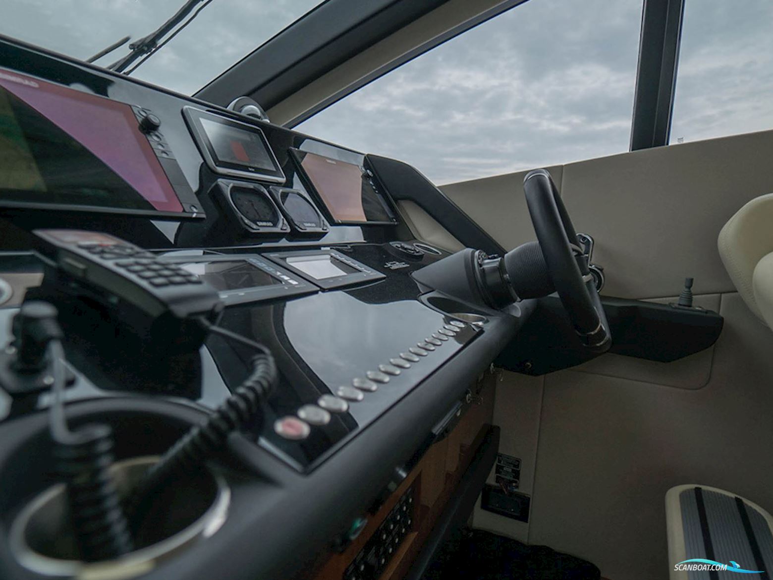 Sunseeker 68 Sport Yacht