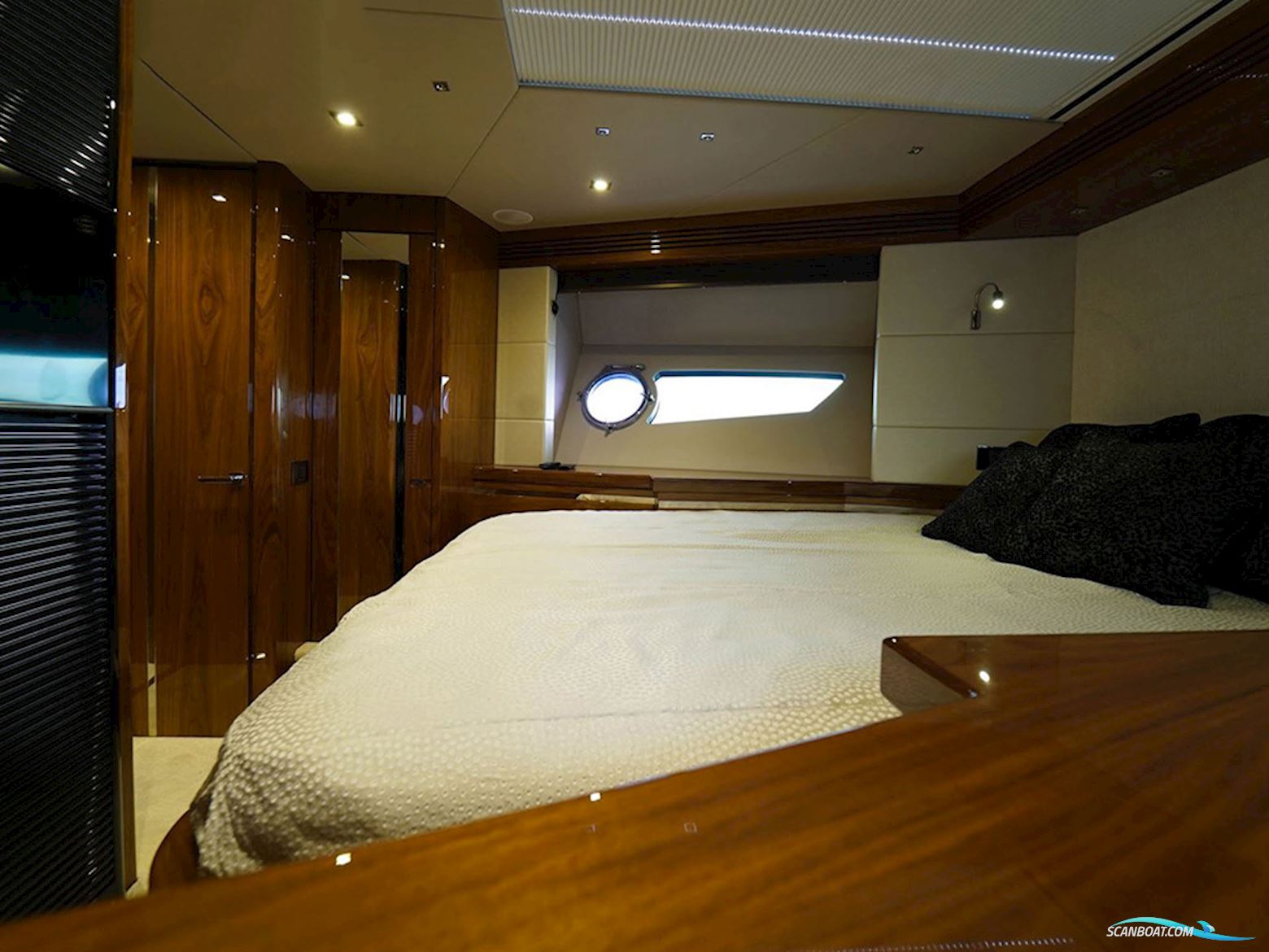 Sunseeker 68 Sport Yacht
