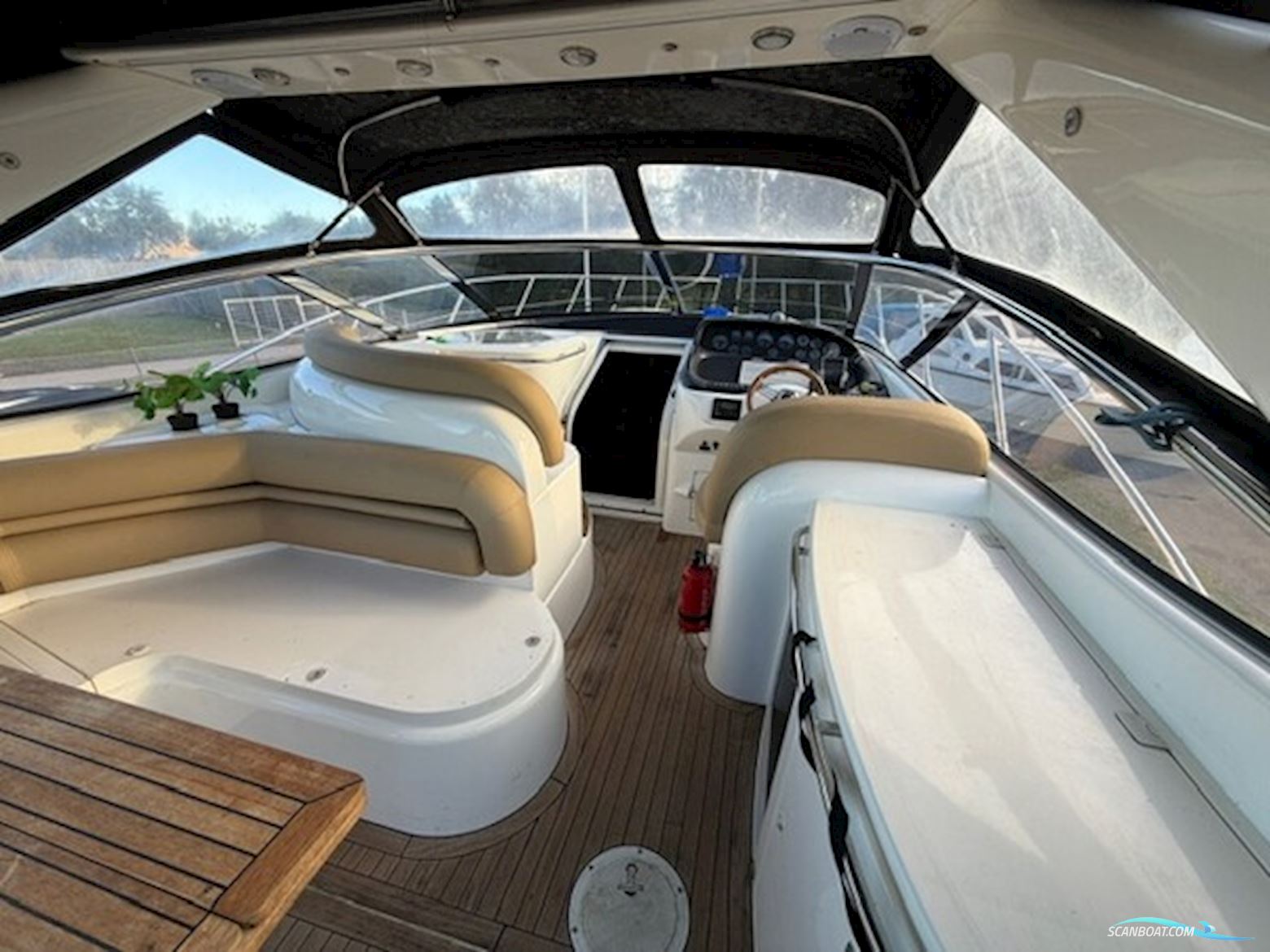 Sunseeker Camargue 44 – 2000 – 2 x Caterpillar 435 HK – Eksklusiv Sportscruiser Med Omfattende Opgraderinger