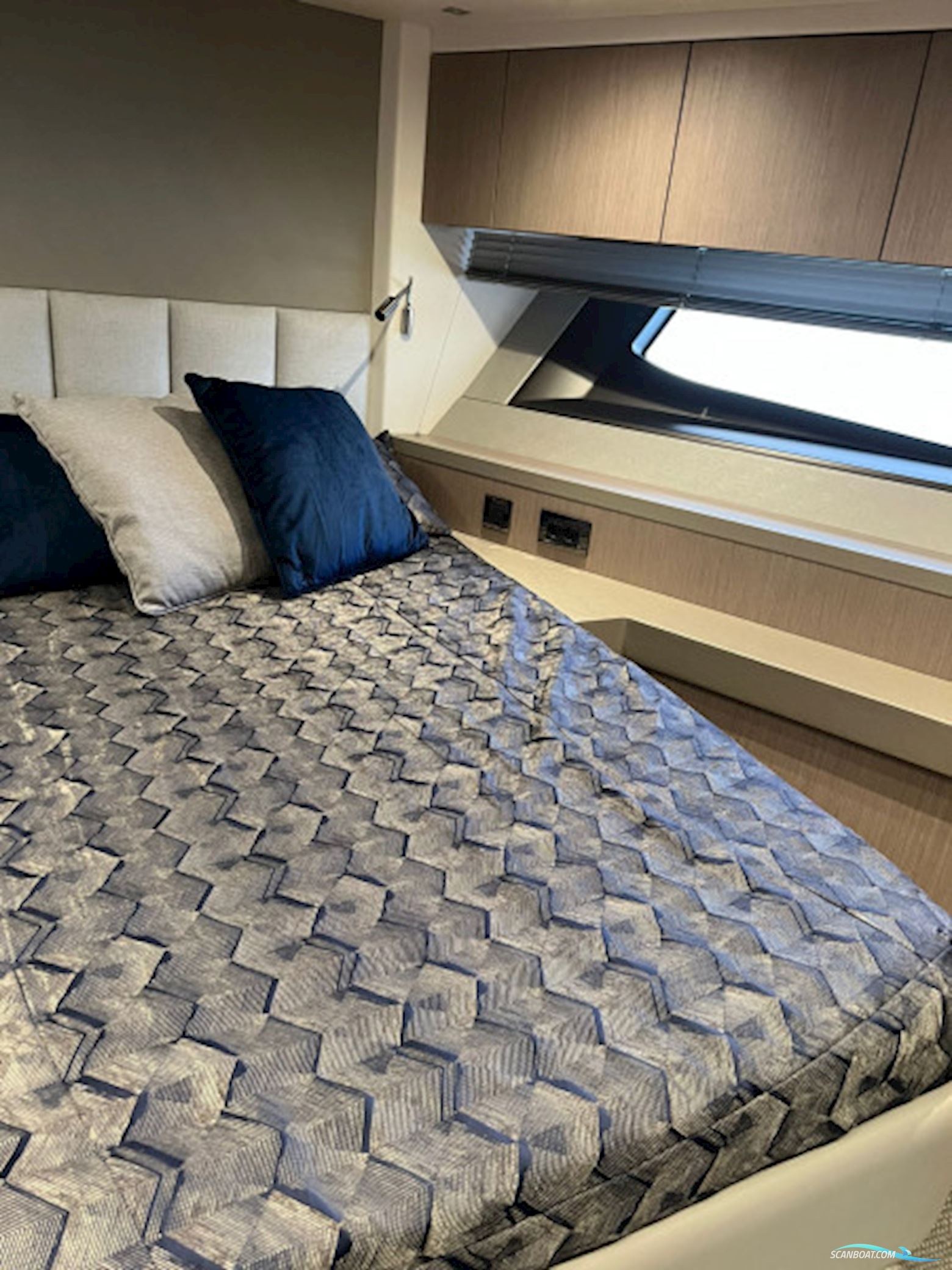 Sunseeker Manhattan 52 FLY