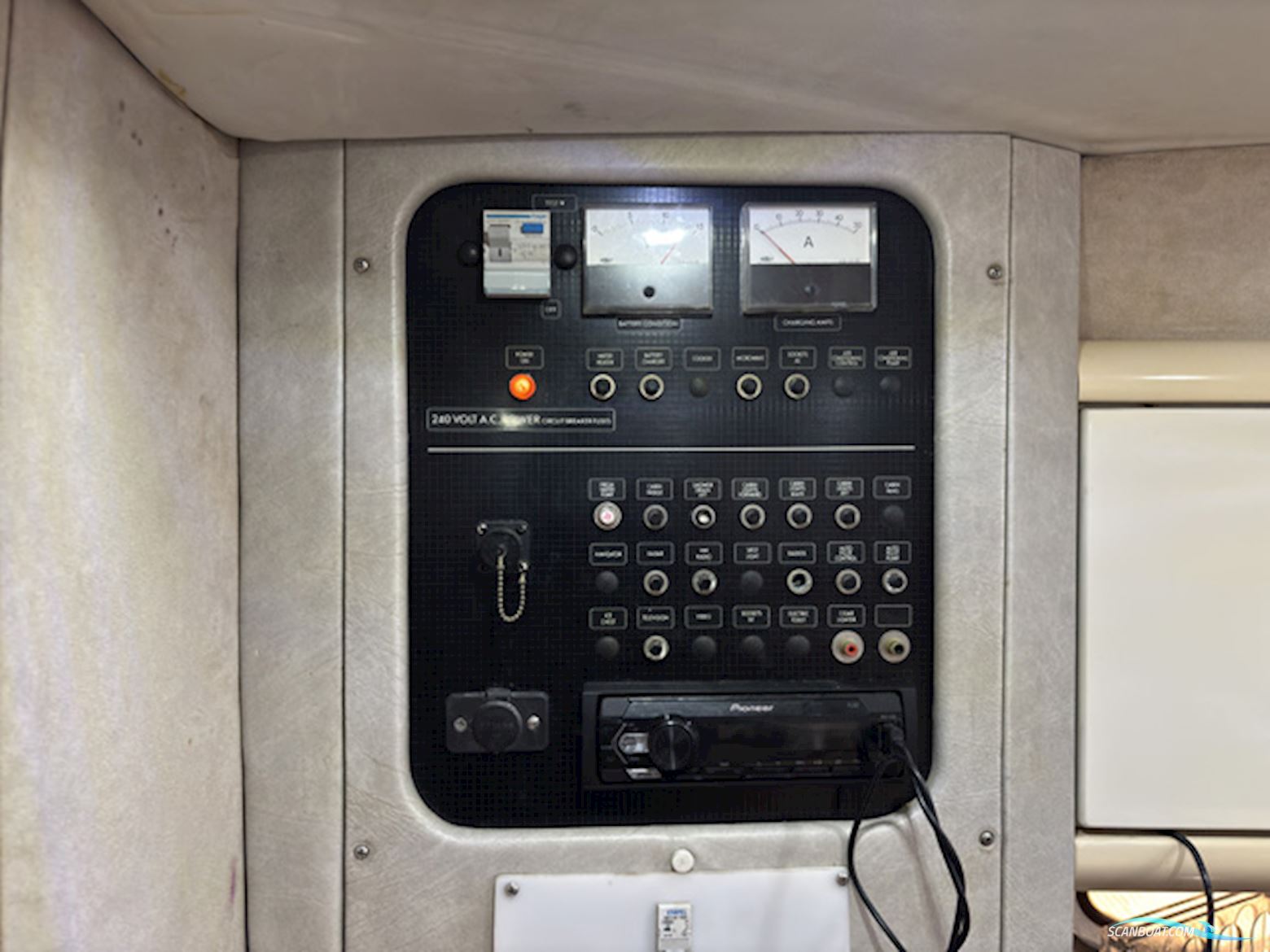 Sunseeker Martinique 38