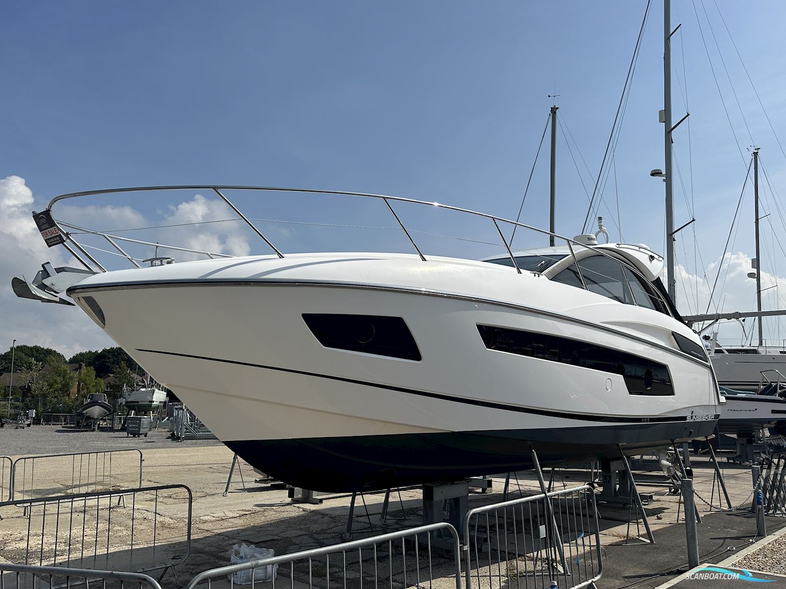 Sunseeker Portofino 40 Motorboat 2013, with Volvo Penta engine, United Kingdom