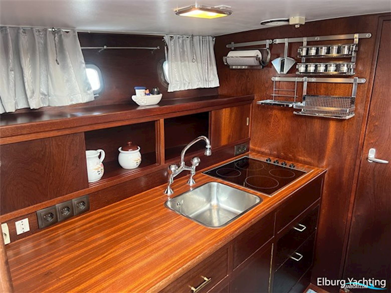 Super Van Craft 13.80