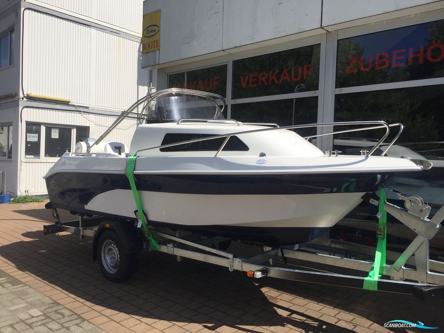 Team 520 Cab Motorboat 2020, with Honda engine, Germany