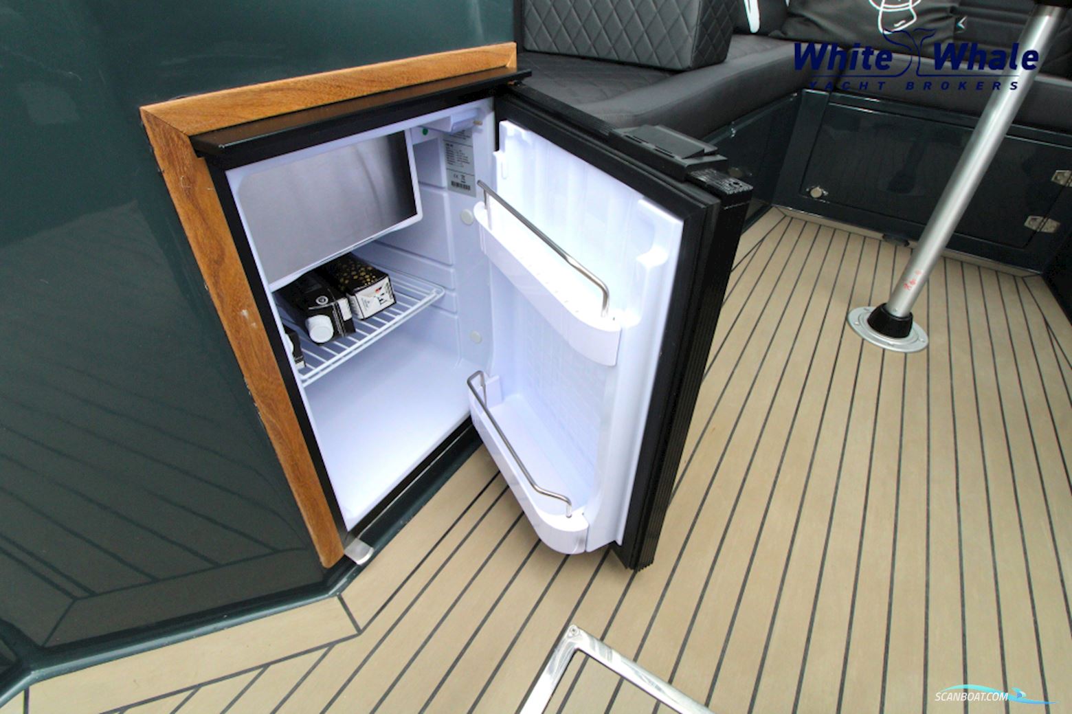 Tendr 27 Cabin