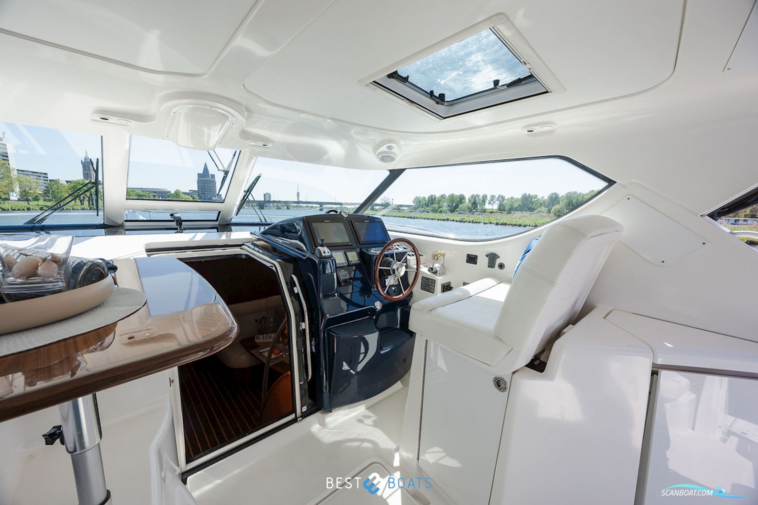Tiara 4300 Sovran