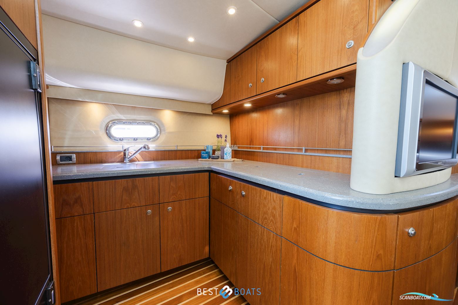Tiara 4300 Sovran