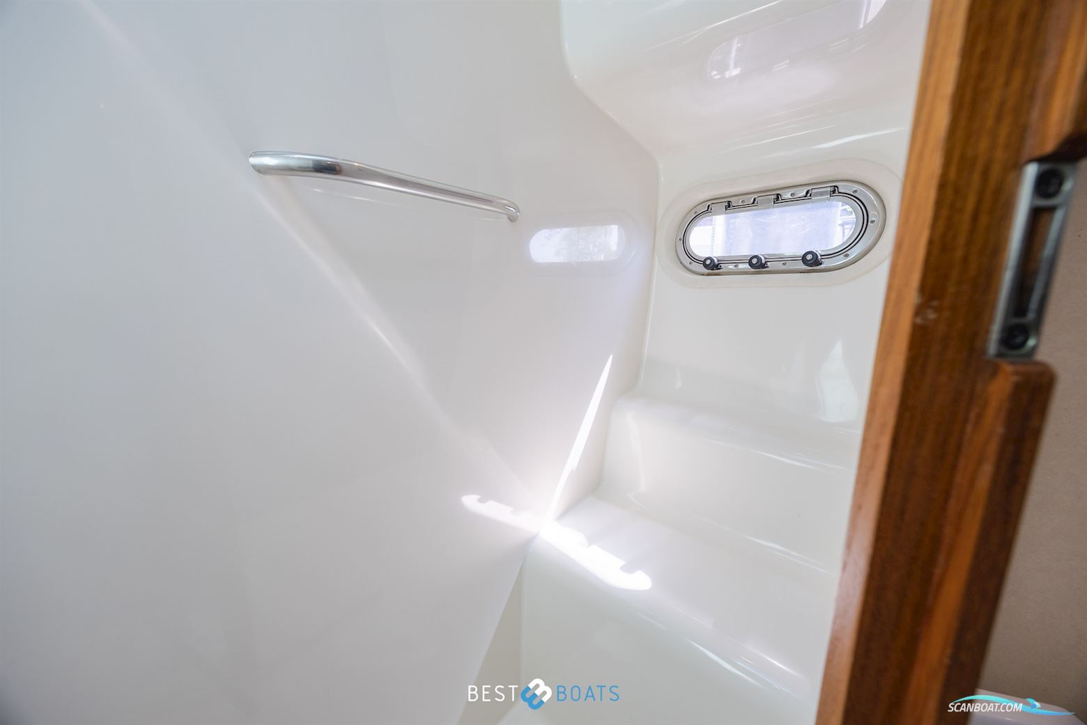 Tiara Yachts 4300 Sovran