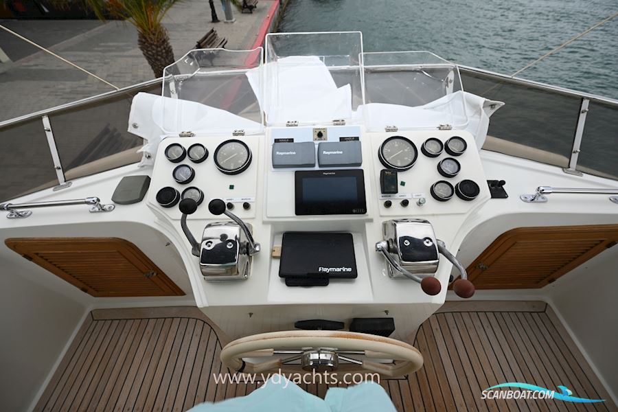 Trader 44 Sundeck