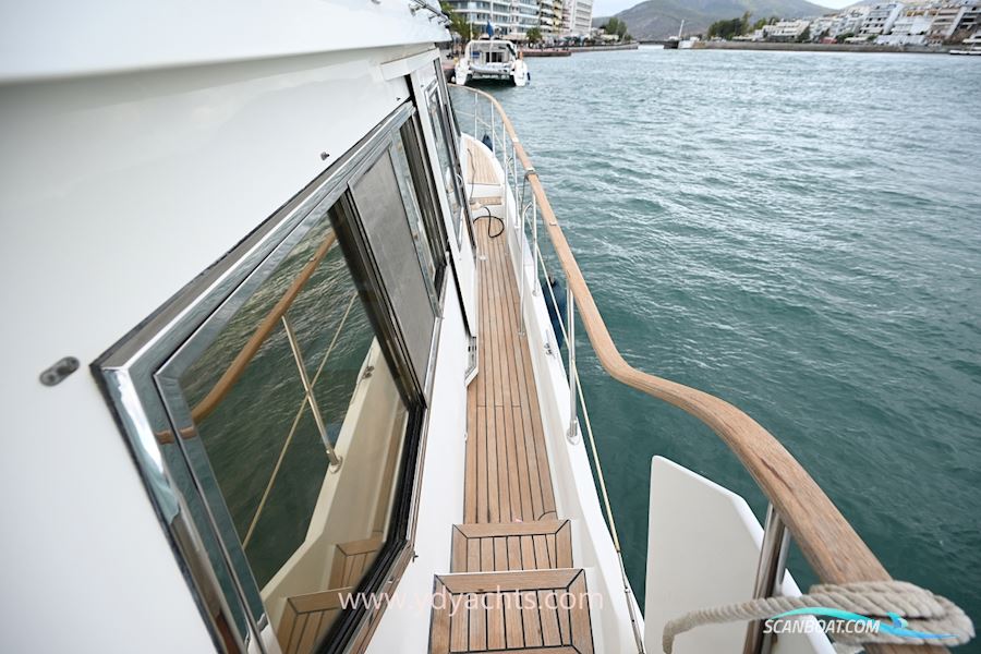 Trader 44 Sundeck