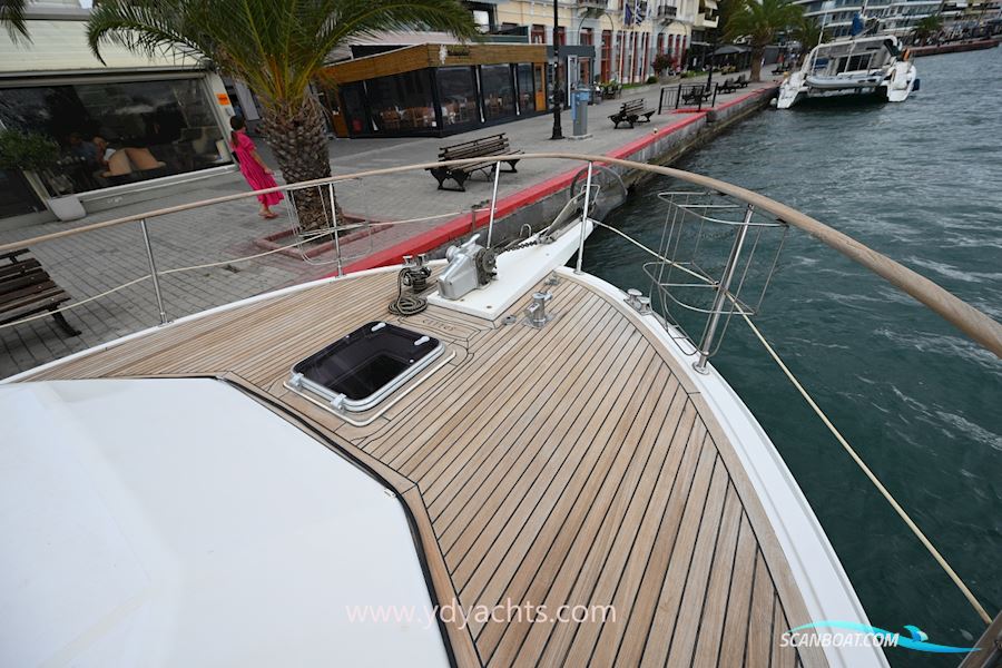 Trader 44 Sundeck