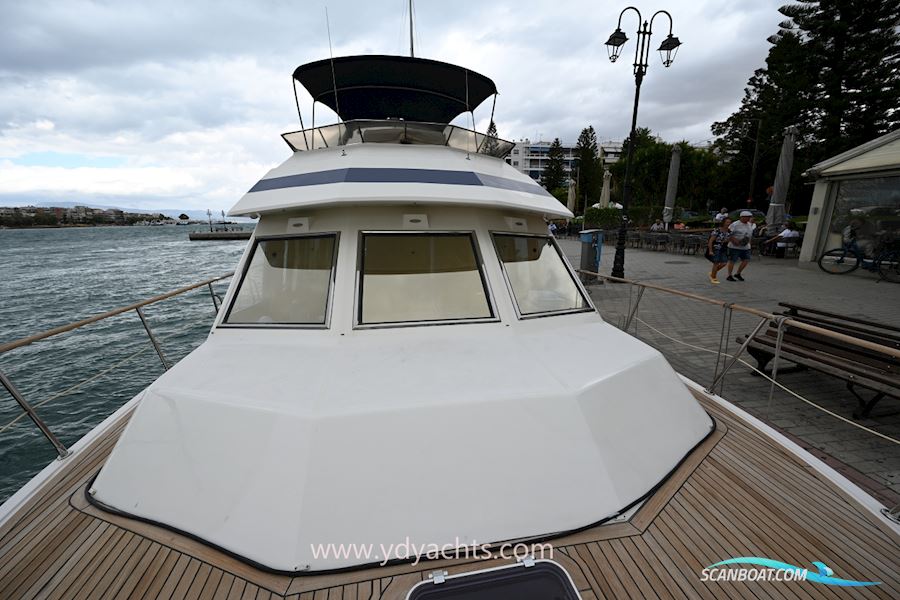 Trader 44 Sundeck