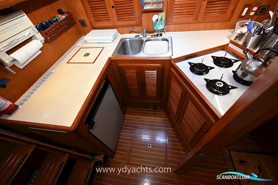 Trader 44 Sundeck