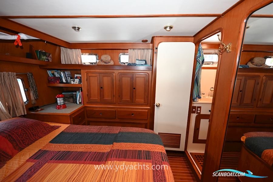 Trader 44 Sundeck