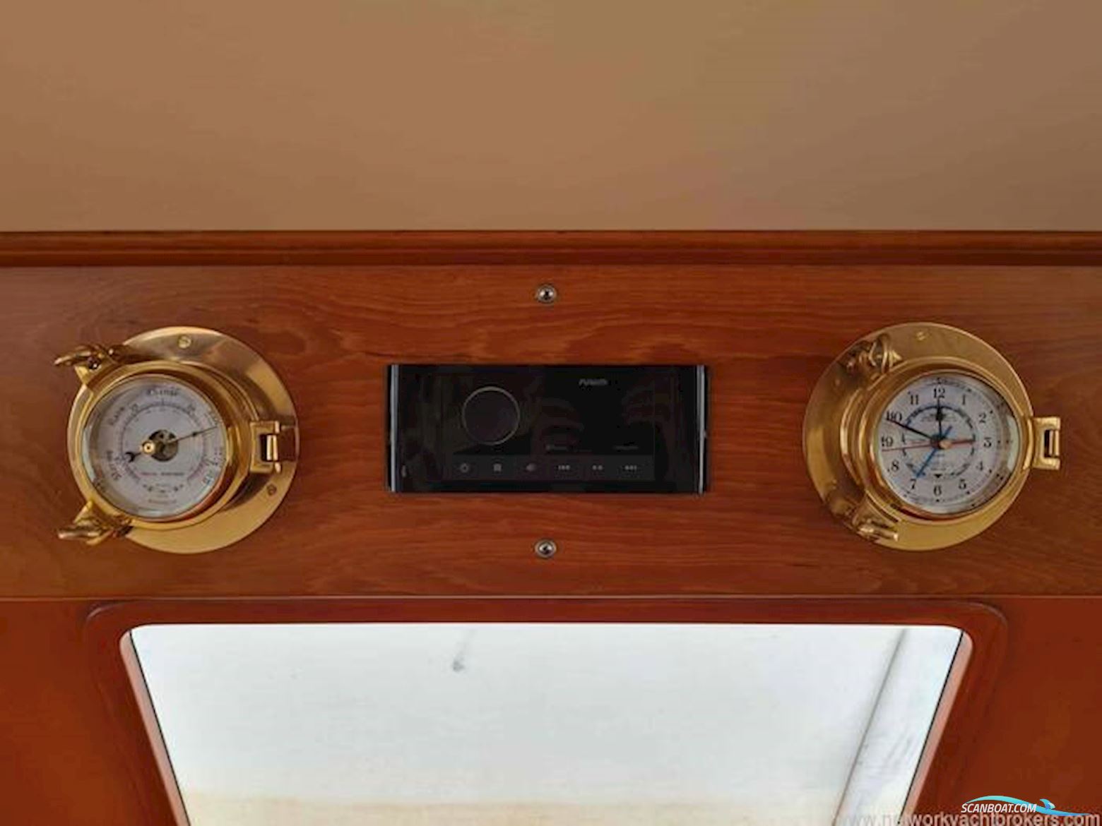 Trader Signature 535