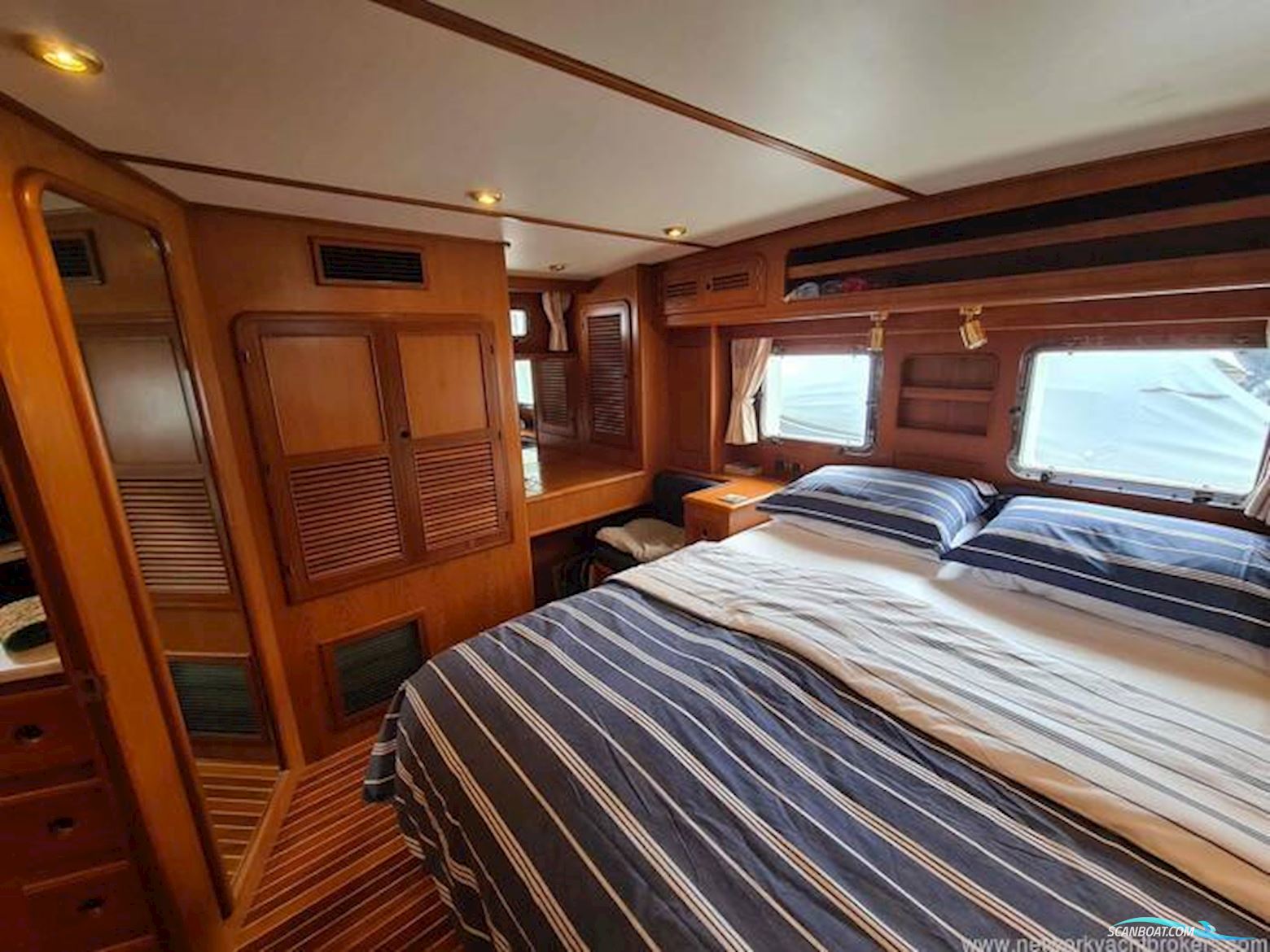 Trader Signature 535