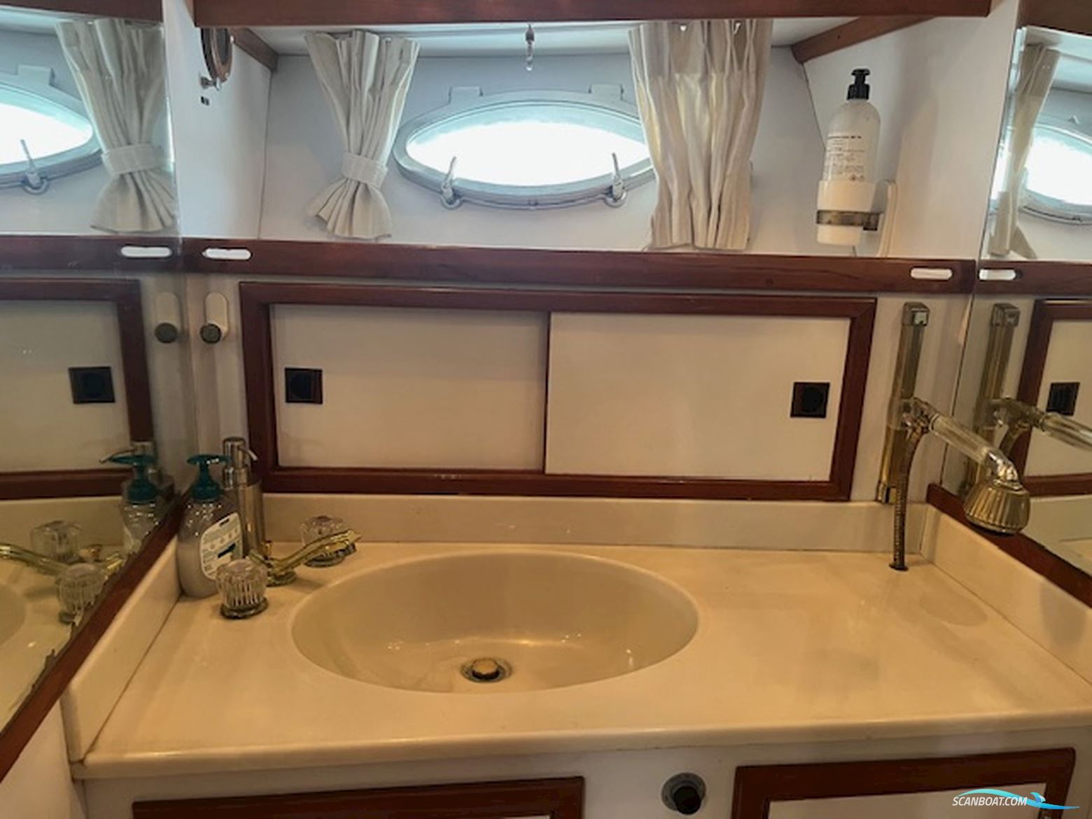 Tradewind 43 Sundeck