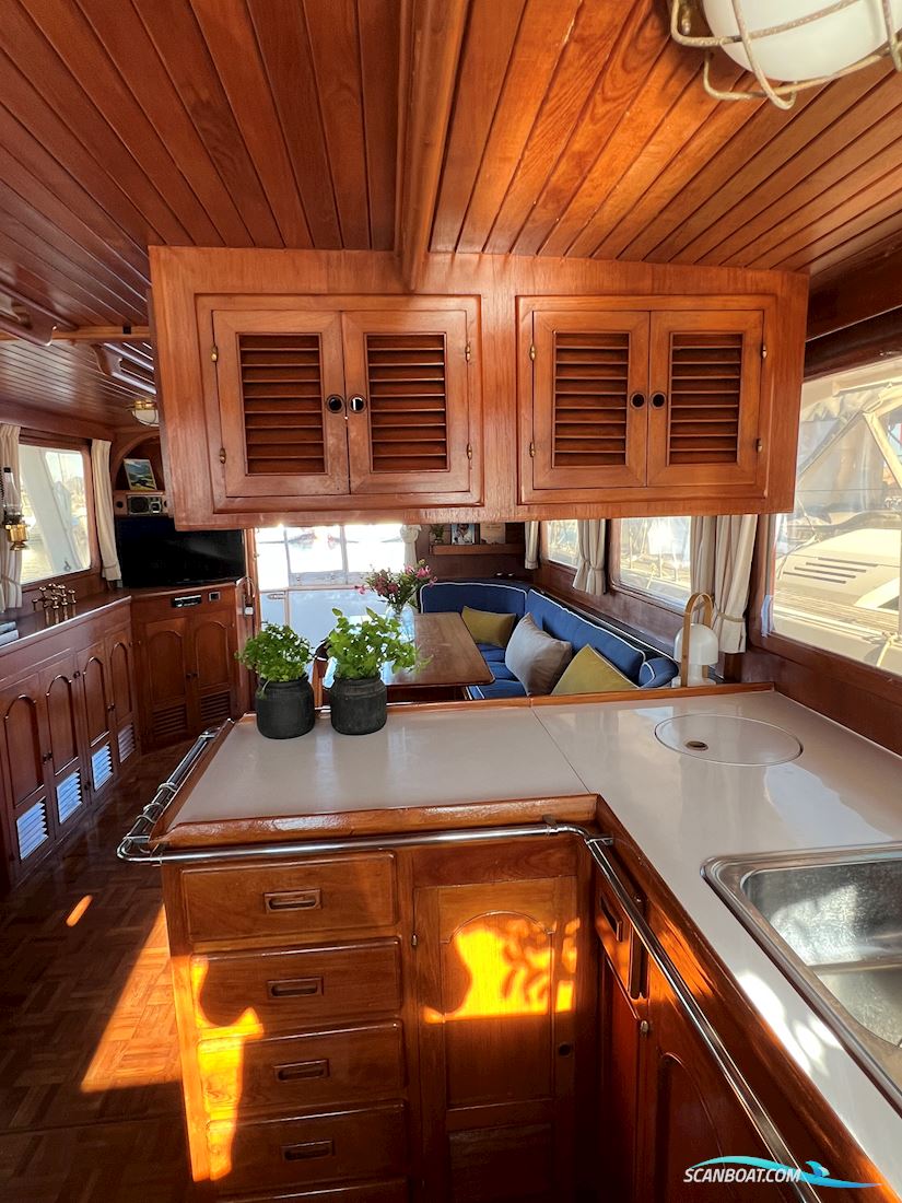 Trawler Sedan 41 Europe 