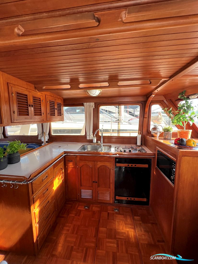 Trawler Sedan 41 Europe 