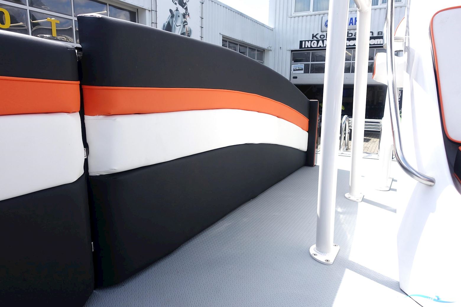 T.top Funcruiser 8.2 Verado 300 Pontoonboot