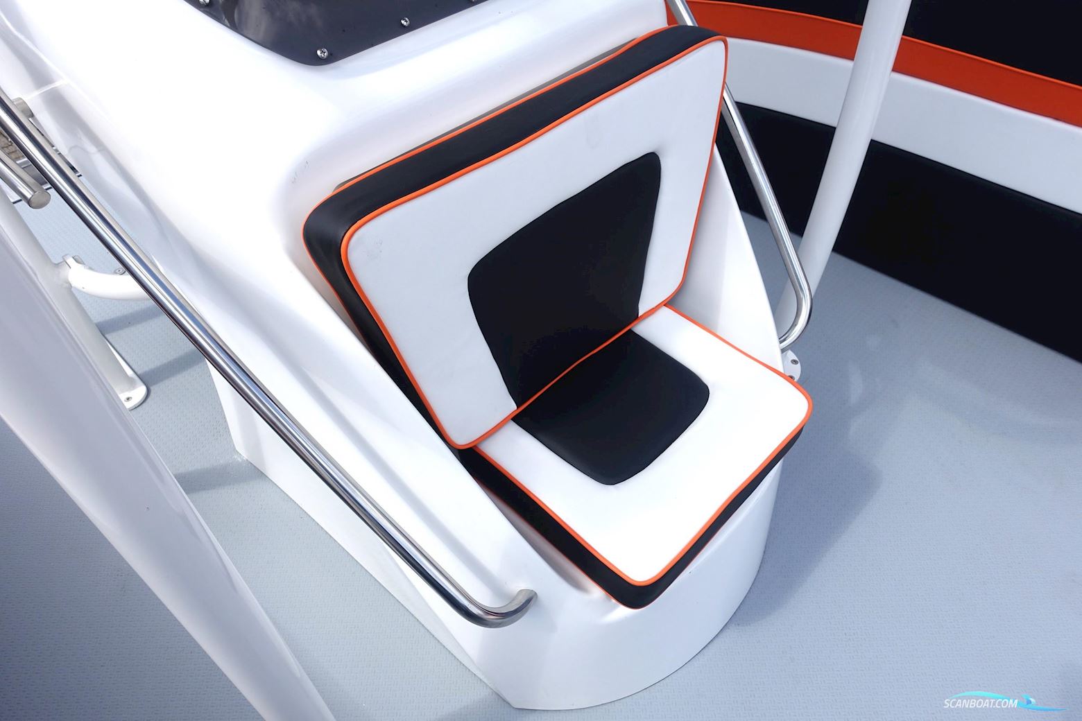 T.Top Funcruiser 8.2 Verado 300 Pontoonboot